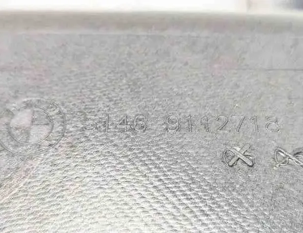 BMW 7 Series F01/F02 (2008-2015) Bakre bagasjeromsgrill 11252010,51469112718 32619754