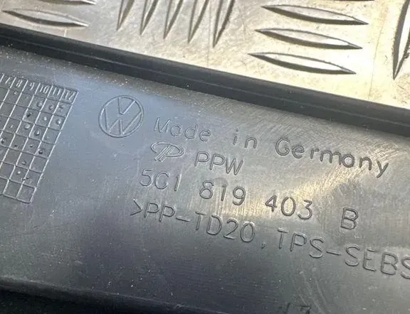 VOLKSWAGEN Golf 7 generation (2012-2024) Front viskerdeksel Trim 5G1819403B 33147207