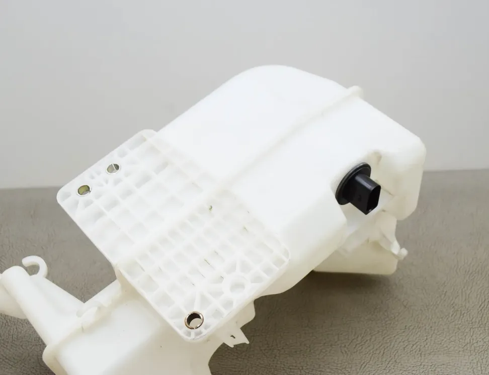 VOLKSWAGEN Jetta 6 generation (2010-2018) Vindusspylertank 5C6955453Q 17357243