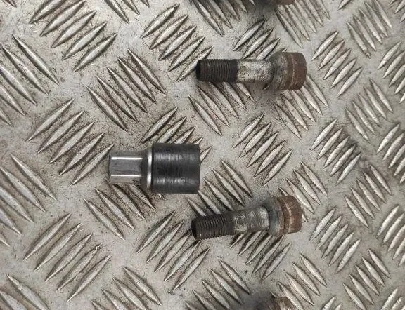 MERCEDES-BENZ S-Class W222/C217/A217 (2013-2020) Låsehjulboltsett B66470156 31572220