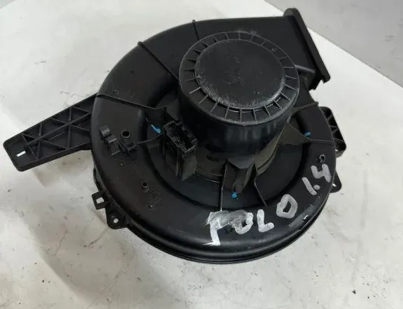 VOLKSWAGEN Polo 4 generation (2001-2009) Interiørvarmer 6Q1820015,6Q1820015C,6Q1819015J,6Q2820015H,A1916,6Q1820015G,6R1819015,6R1819015A,6Q1820015H,6Q1820015E,6Q1820015B 34014080