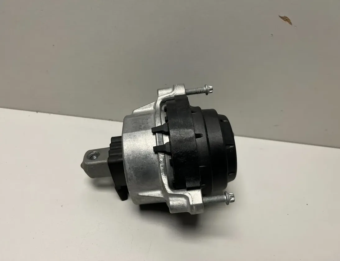 BMW X3 G01 (2017-2024) Motorfeste på høyre side 6860500 34917635