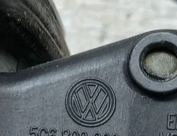 VOLKSWAGEN Jetta 6 generation (2010-2018) Drivstofftankklaff 5C6809999 34981982