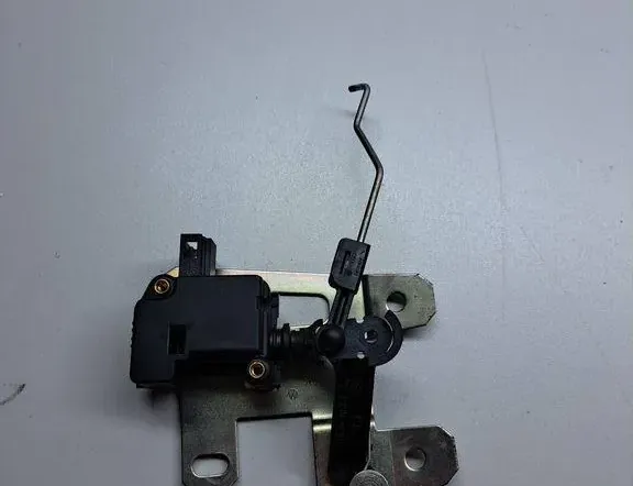 VOLKSWAGEN Touareg 1 generation (2002-2010) Drivstofftankdeksellås 3B0959781C,7L6959781,7L6827425A,7L6827425 34980148