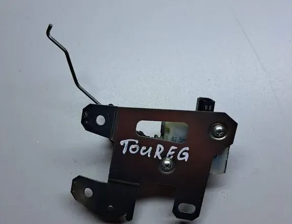 VOLKSWAGEN Touareg 1 generation (2002-2010) Drivstofftankdeksellås 3B0959781C,7L6959781,7L6827425A,7L6827425 34980148