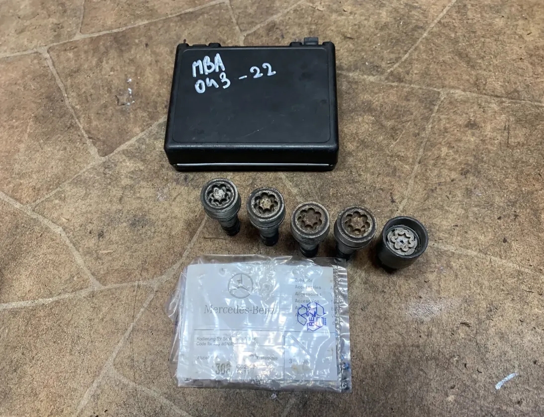 MERCEDES-BENZ GL-Class X166 (2012-2015) Låsehjulboltsett B66470156 34967728