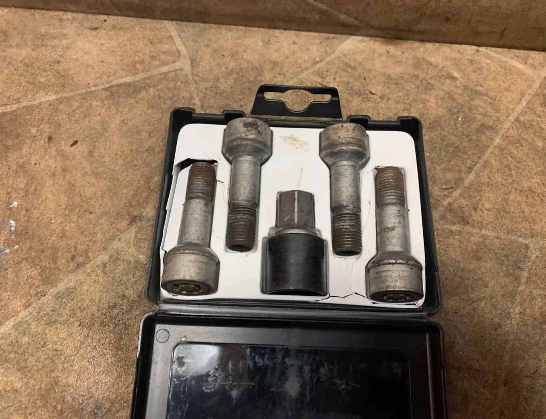 MERCEDES-BENZ GL-Class X166 (2012-2015) Låsehjulboltsett B66470156 34967728