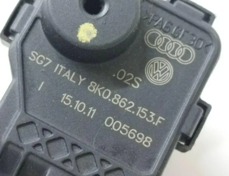 AUDI Q5 8R (2008-2017) Drivstofftankdeksellås 8K0862153F 33558619