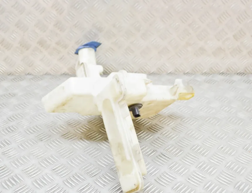 VOLKSWAGEN Passat B6 (2005-2010) Vindusspylertank 3C0955453J,3C0955453Q,3C0955453P 17770571