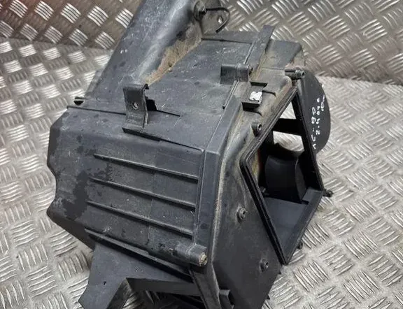 VOLVO XC60 1 generation (2008-2017) Luftfilterboks 30636845 33362278