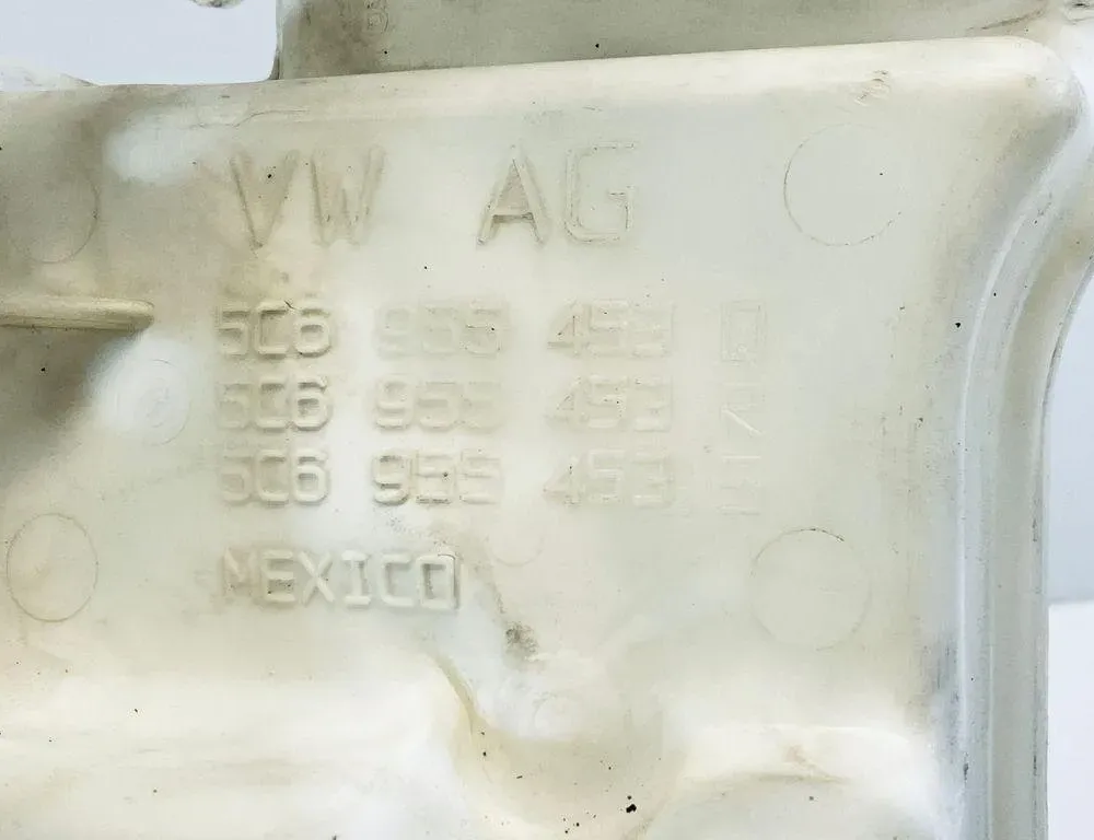 VOLKSWAGEN Jetta 3 generation (1992-1998) Vindusspylertank 5C6955453Q 30677018