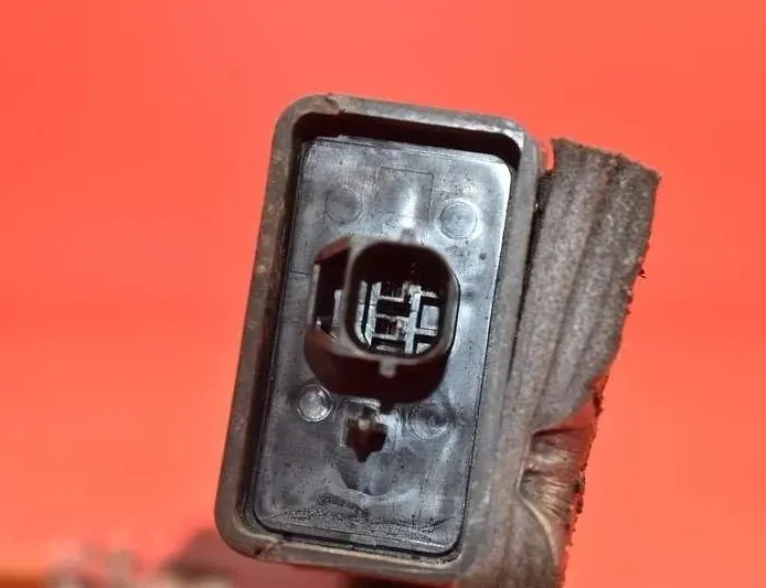 VOLVO V40 1 generation (1996-2004) Dørlås foran høyre VOLVO 22101116