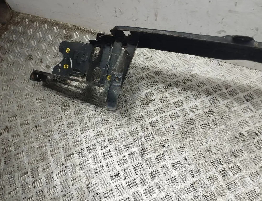 VOLVO XC90 1 generation (2002-2014) Radiatorgitter 34943077