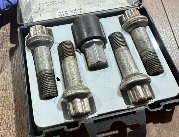 MERCEDES-BENZ E-Class W212/S212/C207/A207 (2009-2016) Låsehjulboltsett B66470156 34566785