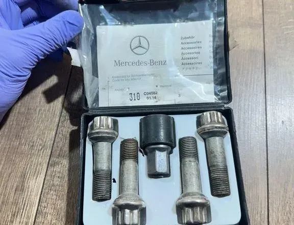 MERCEDES-BENZ E-Class W212/S212/C207/A207 (2009-2016) Låsehjulboltsett B66470156 34566785
