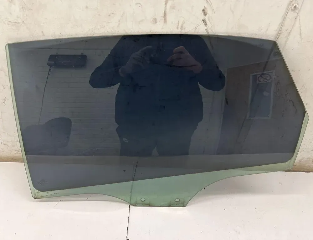 AUDI A4 B9/8W (2015-2024) Bakre venstre dørglass 34985126