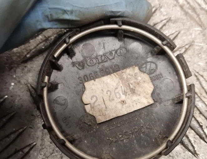 VOLVO XC70 2 generation (2000-2007) Hjuldeksler 30666913 31889060