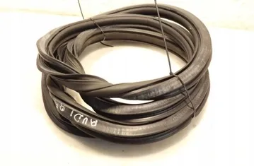 AUDI Q5 8R (2008-2017) Front venstre dørpakning gummi 32946735